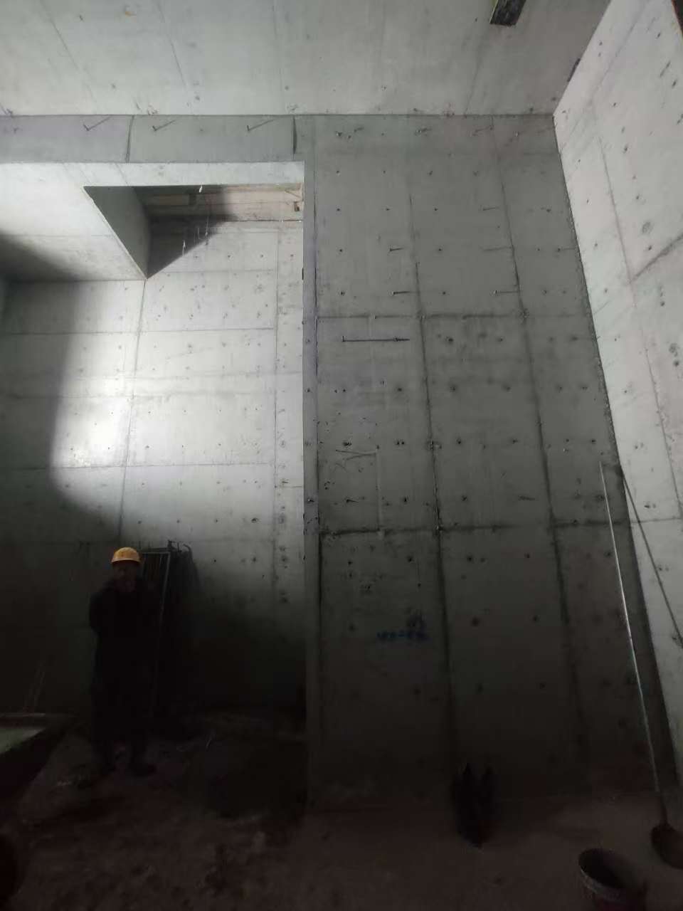 点军墙上开槽钢筋断了有影响吗